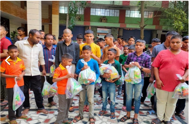 Snacks Distribution during Diwali 2022